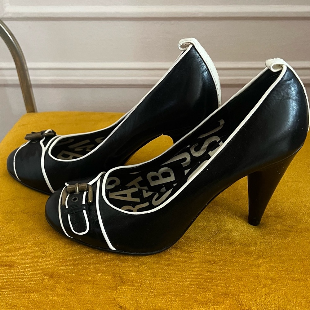 Marc by Marc Jacobs black and white buckle heels - Picture 3 of 5